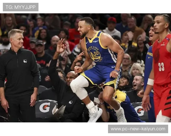 库里切入分球助攻,勇士集体发挥带走胜利